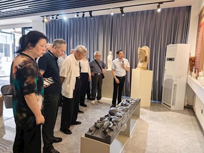 区人大常委会机关离退休党支部组织考察三驱镇文化建设工作